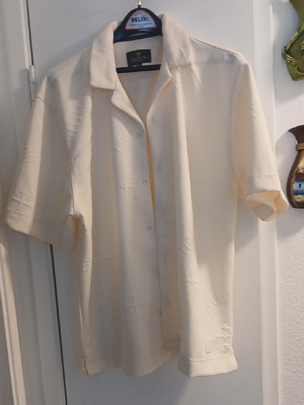 Short Sleeve Button-Up Shirt in Cream XL Collared Polyester / Spandex Blend